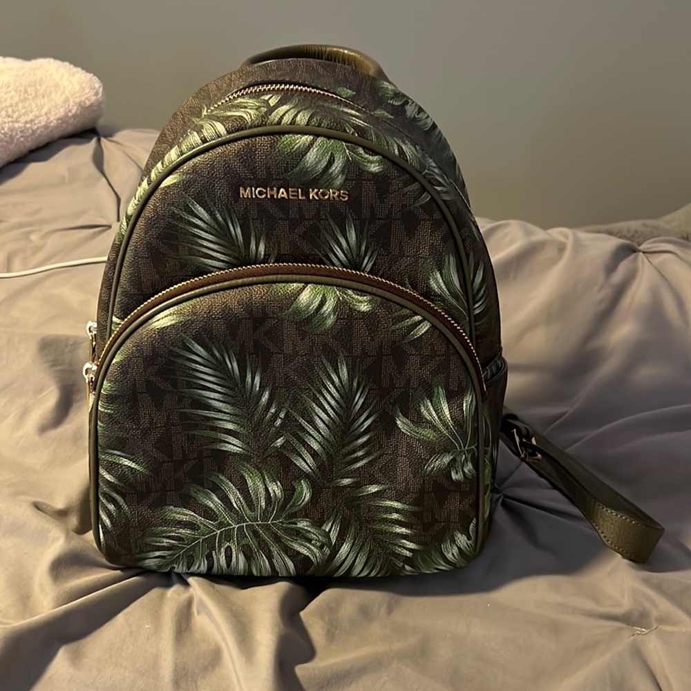 Michael kors back pack